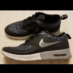 Nike Thea • Womans Size 5.5